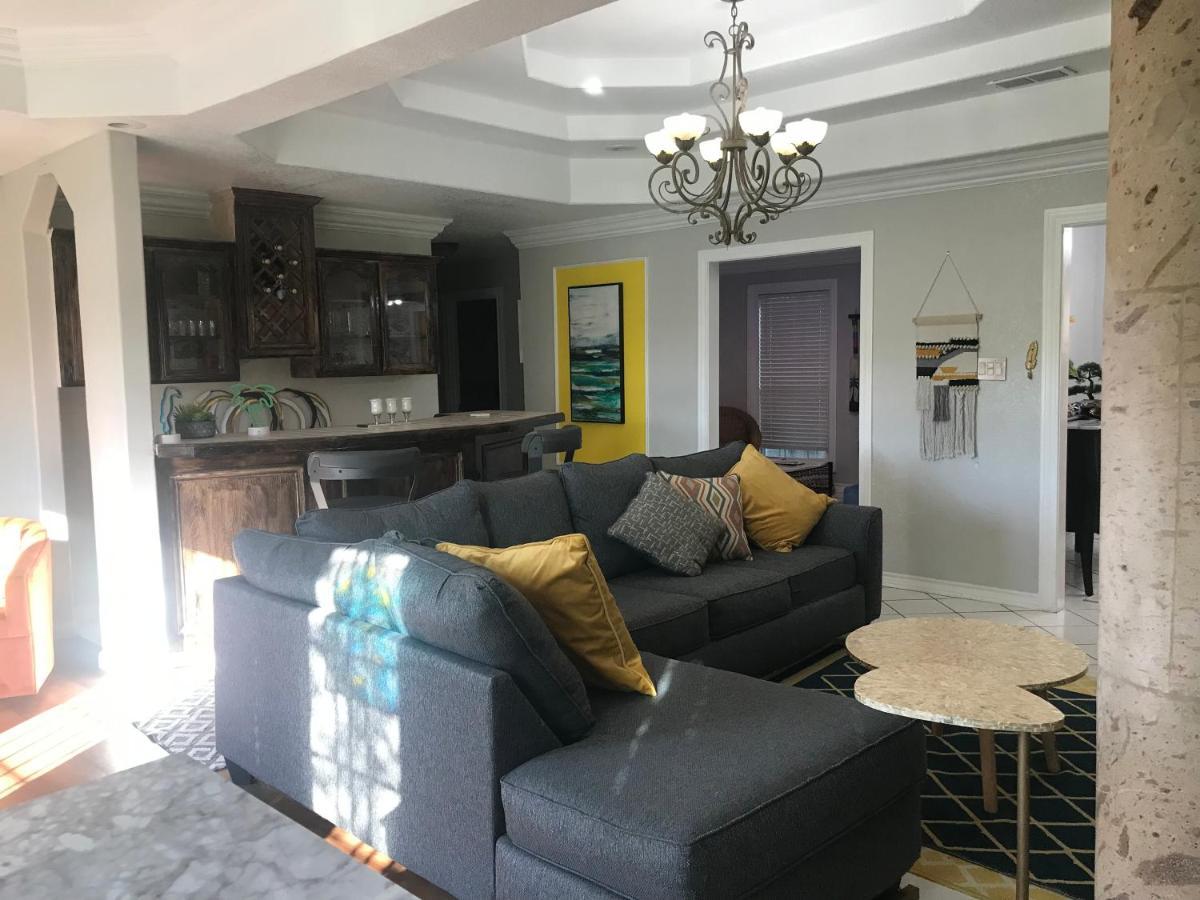 Cheerful 4 Bedroom Home With Pool And Bbq Area With 5Th Bedroom Option 브라운즈빌 외부 사진