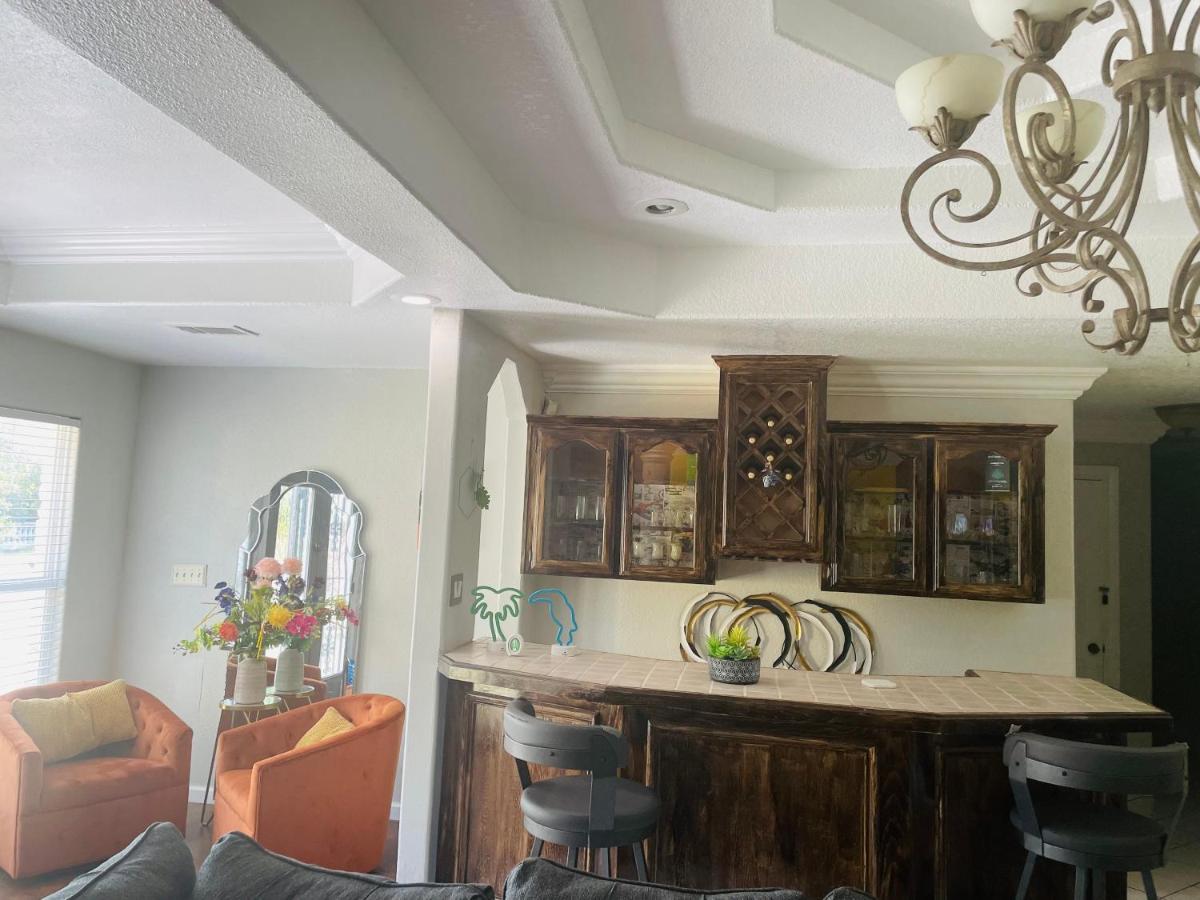 Cheerful 4 Bedroom Home With Pool And Bbq Area With 5Th Bedroom Option 브라운즈빌 외부 사진